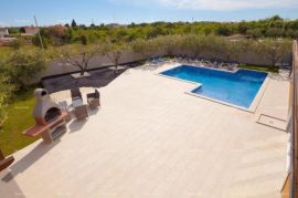 Vila Prodaje se prekrasna vila sa bazenom u Banjolama, Medulin, بيت