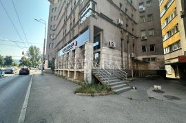 Višenamjenski poslovni prostor na tri etaže, Kovačići, Novo Sarajevo, Propriété commerciale