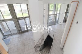 Višenamjenski poslovni prostor na tri etaže, Kovačići, Novo Sarajevo, Propriété commerciale