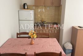 AKCIJA! APARTMANI S KONOBOM I KROVNOM TERASOM, 1. RED DO MORA - SUKOŠAN, Sukošan, Appartement