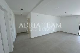 APARTMANI U KOMPLEKSU STAMBENIH ZGRADA U NOVOGRADNJI, 200 m OD MORA - VIR, Vir, Διαμέρισμα