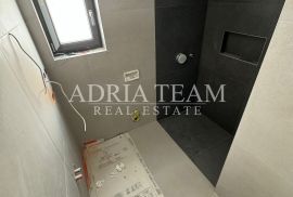 APARTMANI U KOMPLEKSU STAMBENIH ZGRADA U NOVOGRADNJI, 200 m OD MORA - VIR, Vir, Stan