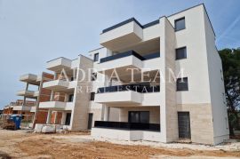 APARTMANI U KOMPLEKSU STAMBENIH ZGRADA U NOVOGRADNJI, 200 m OD MORA - VIR, Vir, Διαμέρισμα