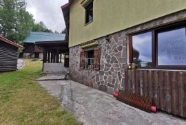 GORSKI KOTAR, BEGOVO RAZDOLJE - kuća s apartmanima i ugostiteljskim objektom, Mrkopalj, Maison