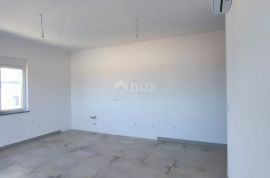 ISTRA, BANJOLE  Prekrasni penthouse s pogledom na more + garaža!, Medulin, Wohnung