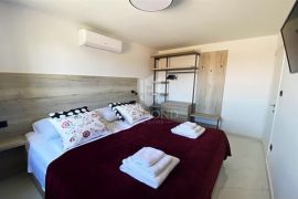 Punat, otok Krk, predivan apartman s bazenom, Punat, Stan