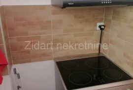 Batajnica, 4.0 dupleks, 85m2, terasa 25m2, bašta 2.5ara, Zemun, Apartamento