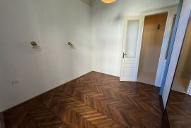 Duplex kuća i poslovni prostor u centru grada, Pula, Istra, Pula, Дом