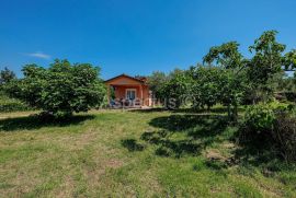 Kuća 63m2 u mirnom naselju, odmah useljiva, Marčana, Duga Uvala, Marčana, House