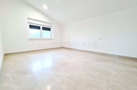 NOVOGRADNJA NA ODLIČNOJ LOKACIJI!, Crikvenica, Appartment