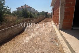 KUĆA PRIZEMNICA S DVA APARTMANA, ROH BAU, SUKOŠAN - ZADAR, Sukošan, Haus