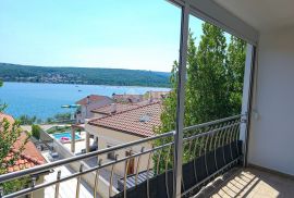 OTOK KRK, SOLINE - Apartman na dvije etaže, krovna terasa, vlastiti parking, samo 60 metara od mora, Dobrinj, Daire