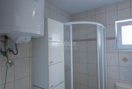 OTOK KRK, SOLINE - Apartman na dvije etaže, krovna terasa, vlastiti parking, samo 60 metara od mora, Dobrinj, Apartamento