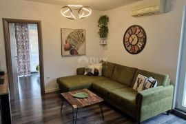 OTOK KRK, GRAD KRK - Apartman u prizemlju sa terasom i vrtom, Krk, Flat