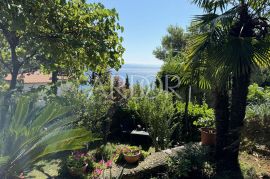 Opatijska rivijera, kuća s tri stambene jedinice, Opatija, House