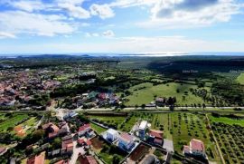 Kuća Prodajemo prekrasnu  duplex kuću sa bazenom i sa pogledom na more i Brijune, u Galižani, Vodnjan, Σπίτι