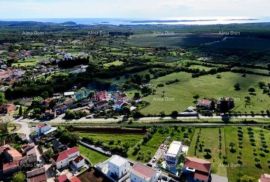 Kuća Prodajemo prekrasnu  duplex kuću sa bazenom i sa pogledom na more i Brijune, u Galižani, Vodnjan, Haus