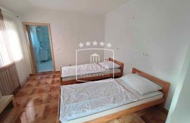 Gornji Karin - kuća 280 m2 sa garažom i bazenom! PRILIKA! 350000€, Obrovac, Casa