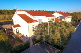 Zadar - Kožino vila s bazenom i otvorenim pogledom na more! 849000€, Zadar - Okolica, Σπίτι