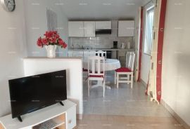 Kuća Kuća, 5 apartmana blizu plaže, Peroj., Vodnjan, Ev