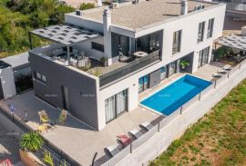 Kuća Prekrasna kuća na Velom Vrhu! 208 m2!, Pula, House