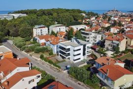 PREKRASAN STAN SA BAZENOM U NOVOGRADNJI, Rovinj, Flat