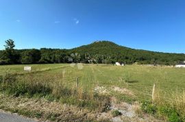 SEOSKO IMANJE U OAZI PRIRODE I TIŠINE , PAZARIŠTE 3600M2, Gospić - Okolica, Famiglia