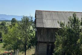 SEOSKO IMANJE S DVA POMOĆNA OBJEKTA I 3800M2 ZEMLJIŠTA, Gospić - Okolica, Kuća