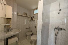 Apartmanska kuća 60m od mora, Crikvenica, House