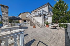 Apartmanska kuća 60m od mora, Crikvenica, House