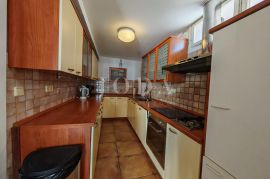 Apartmanska kuća 60m od mora, Crikvenica, House