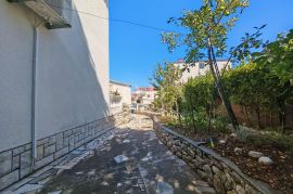 Apartmanska kuća 60m od mora, Crikvenica, Σπίτι