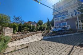 Apartmanska kuća 60m od mora, Crikvenica, House