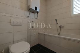 Apartmanska kuća 60m od mora, Crikvenica, Σπίτι