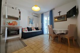 Apartmanska kuća 60m od mora, Crikvenica, Maison