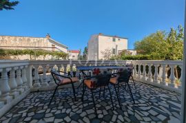 Apartmanska kuća 60m od mora, Crikvenica, Kuća