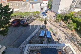 Apartmanska kuća 60m od mora, Crikvenica, House