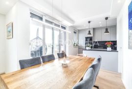 Zagreb, Jaruščica, moderan dvoetažan četverosoban NKP 135,27 m2, 2 garažna parkirna mjesta, Zagreb, Flat