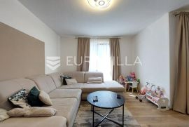 Istra, Pula, kompletno renoviran stan, NKP 72,87 m2, Pula, Appartement