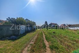 Građevinsko zemljište Batajnica, Zemun, Terrain