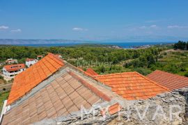 Kamena kuća sa povezanim ruševinama, Jelsa, Σπίτι