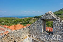 Kamena kuća sa povezanim ruševinama, Jelsa, Σπίτι