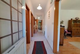 OPATIJA, VEPRINAC, PRILIKA - obiteljska kuća 240 m2 okružena zelenilom, Opatija - Okolica, Famiglia