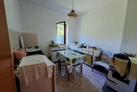 OPATIJA, VEPRINAC, PRILIKA - obiteljska kuća 240 m2 okružena zelenilom, Opatija - Okolica, Famiglia