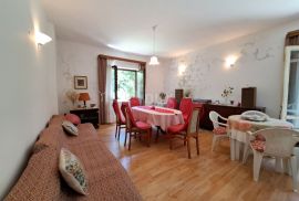 OPATIJA, VEPRINAC, PRILIKA - obiteljska kuća 240 m2 okružena zelenilom, Opatija - Okolica, Haus