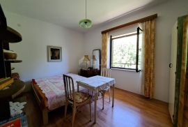 OPATIJA, VEPRINAC, PRILIKA - obiteljska kuća 240 m2 okružena zelenilom, Opatija - Okolica, Дом