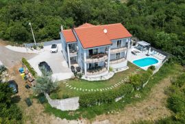 COSTABELLA, BIVIO- stan 1.kat 125m2 s bazenom i pogledom na more  + okućnica, Rijeka, Flat