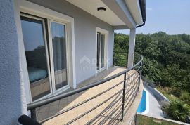 COSTABELLA, BIVIO- stan 1.kat 125m2 s bazenom i pogledom na more  + okućnica, Rijeka, Flat