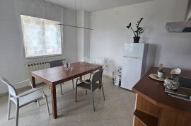 COSTABELLA, BIVIO- stan 1.kat 125m2 s bazenom i pogledom na more  + okućnica, Rijeka, Daire