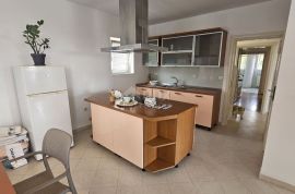 COSTABELLA, BIVIO- stan 1.kat 125m2 s bazenom i pogledom na more  + okućnica, Rijeka, Flat